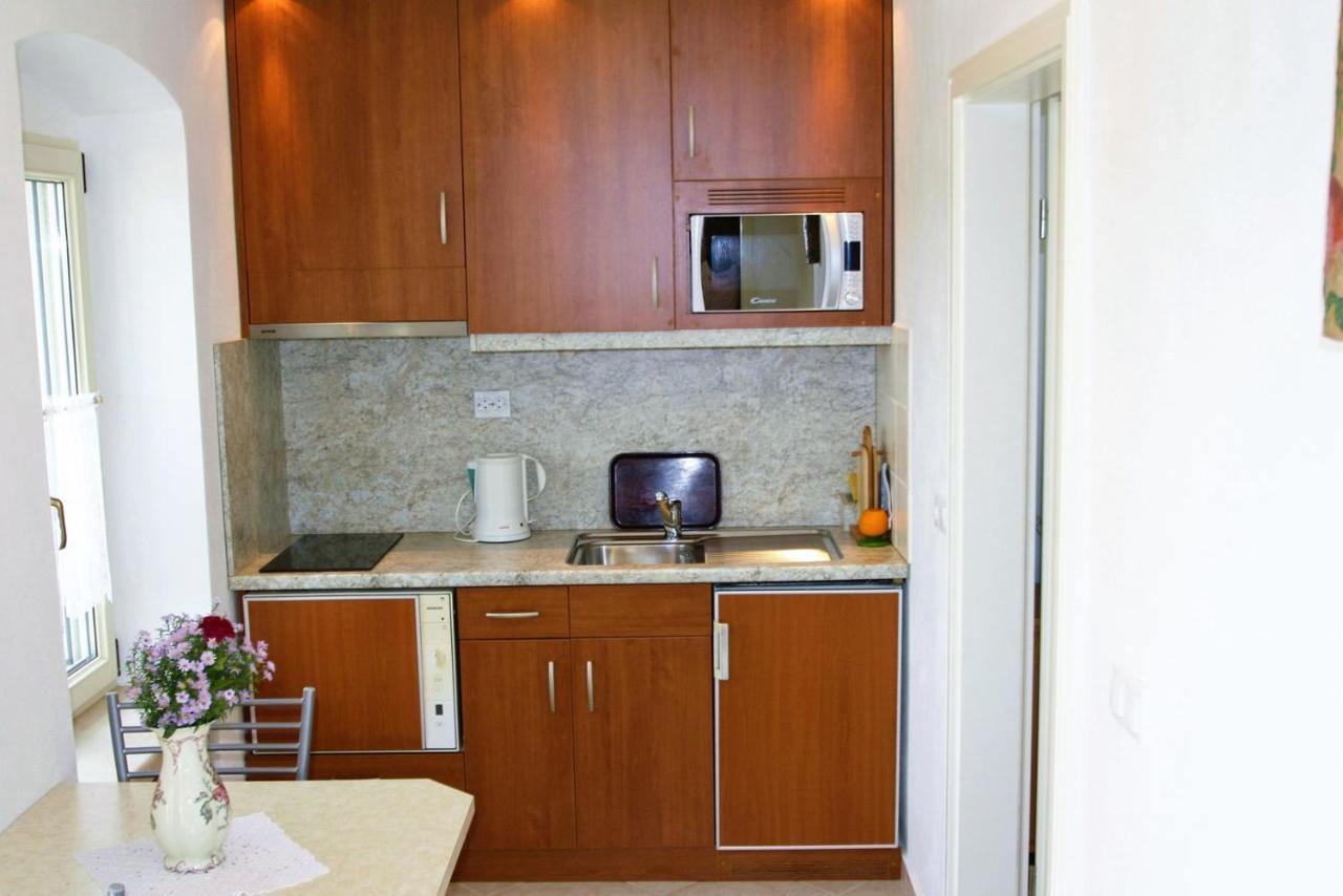 Apartment Marija Kastelir Exterior photo