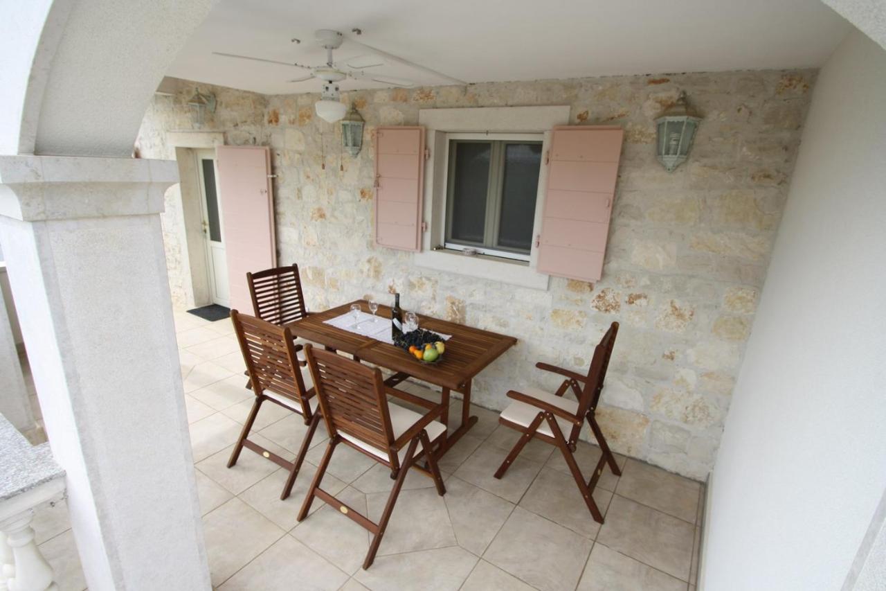 Apartment Marija Kastelir Exterior photo